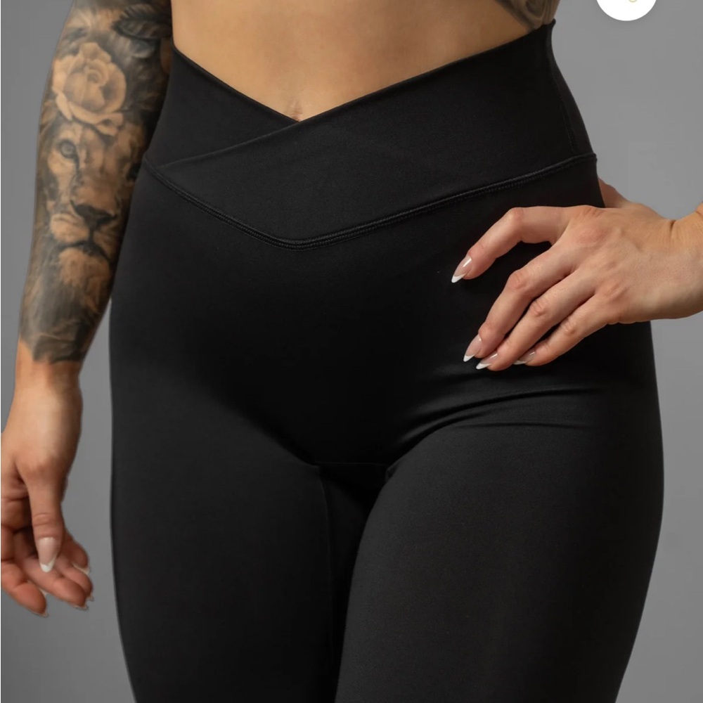 Til You Collapse Black High-Waist V-Waistband Leggings